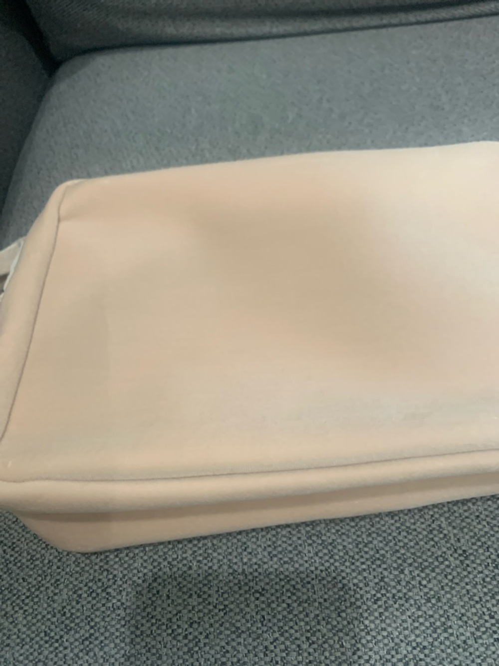 Valentino Soft Blush Embossed V Velvet Pouch - Picture 2 of 7